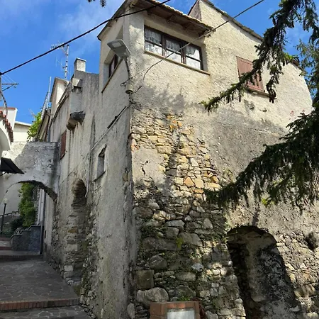 Sotto L'arco Diano San Pietro